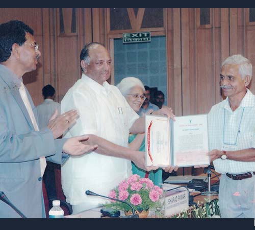 Jagjivanram Kisan Puraskar by Shri Sharad Pawar 2004